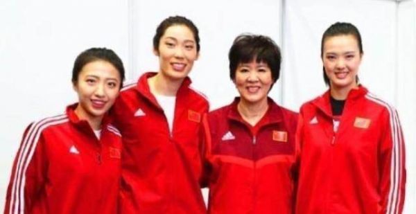 女排队长退赛，蔡斌急中生智，2仙女被委以重任，盼超越郎平