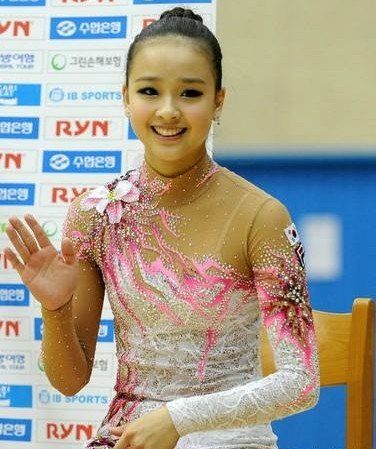 韩媒评年度体坛明星:艺体萝莉孙妍在成人气王