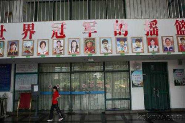 1个项目4个级教练 孙杨母校已成游泳黄埔军校
