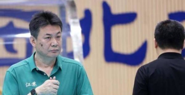 江苏女排再度陷入“泥潭”，蔡斌离队带来诸多问题，下赛季是道坎