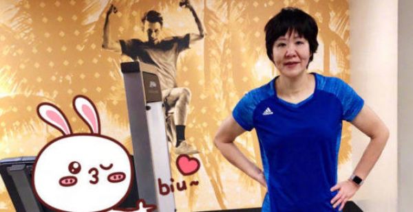郎平晒健身照享受退休生活，62岁身体仍健硕，住在美庭幸福