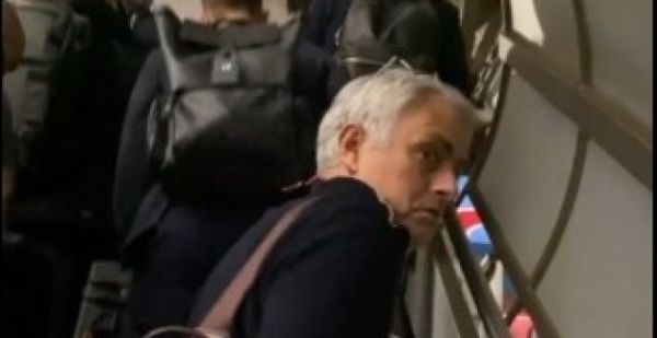 穆帅社媒晒登机回罗马视频：三分到手现在回家