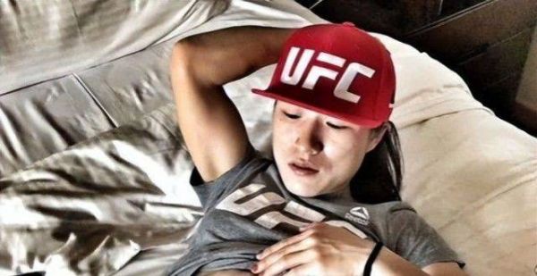 女运动员5“非人类”肌肉：李娜麒麟臂青筋暴起 张伟丽8块腹肌