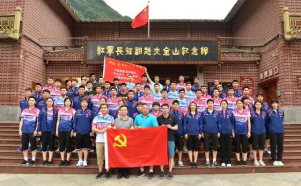98 羽毛球队进行爱国主义教育