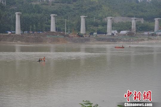 两公务员陪领导游泳溺死后续：副长被免职