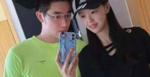 女排张常宁，携老公出游遭遇尴尬事，美照曝光又被斥不守规矩