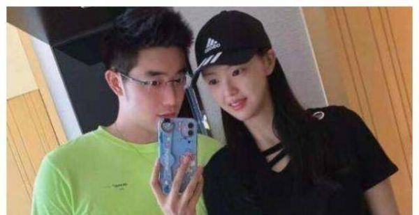 女排张常宁，携老公出游遭遇尴尬事，美照曝光又被斥不守规矩