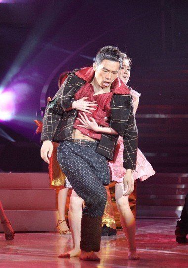 "单腿舞王"获"星跳跃"邀请后又被拒 欲讨说法