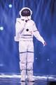 奥运冠军空降《蒙面》被疑孙杨 演绎龙的传人