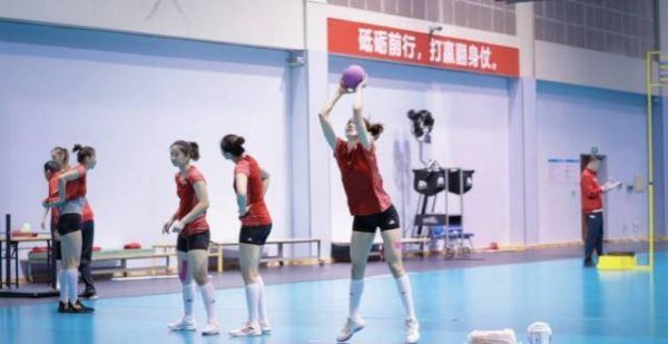 女排又遭遇灾难？主教练公布选人标准，13年前让球队栽跟头