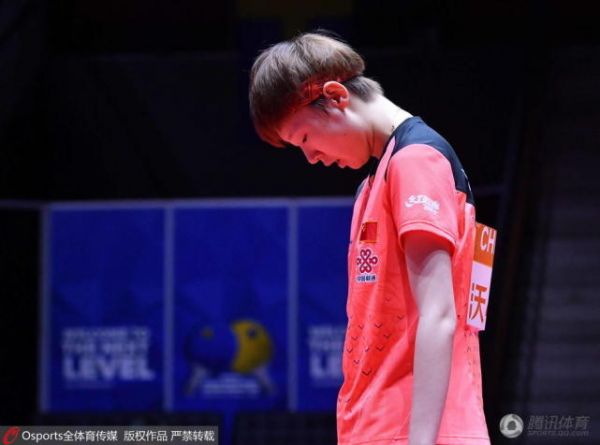 教练详解女乒小将输球 丁宁一细节为师妹们上课