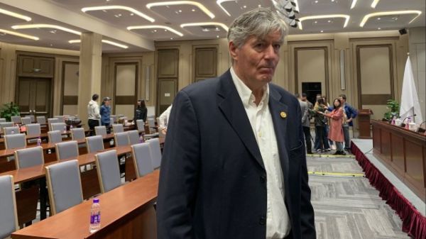 曾助国青队升组 瑞士冰球传奇任女冰主帅出征世锦赛