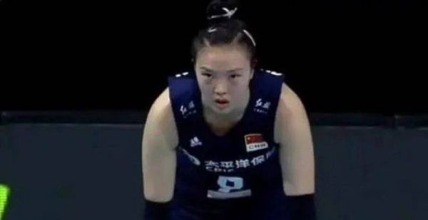 张常宁作用于朱婷，巴黎周期顶起主攻接两个位置，球队转换核心