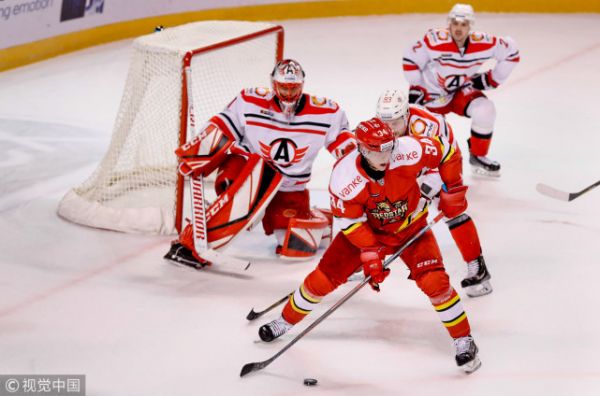 KHL万科龙2-1后连丢四球 汽车人豪取赛季15连胜