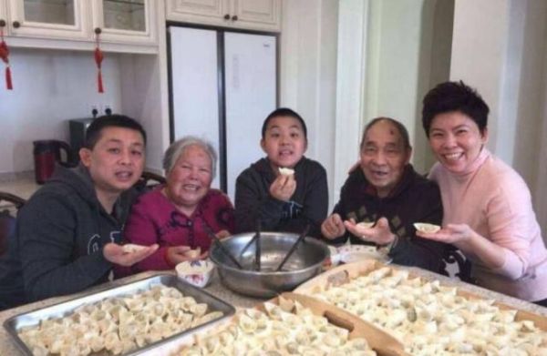 娱乐圈生三胎都比李晓霞首胎热闹 体育圈生没生娃得靠猜？