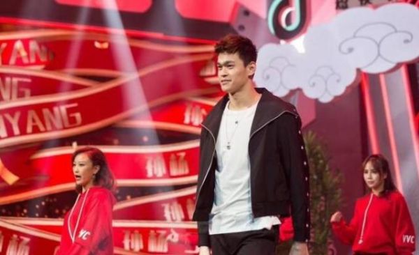 孙杨登天天向上中秋节目见证稀世珍宝 因一句话上热搜