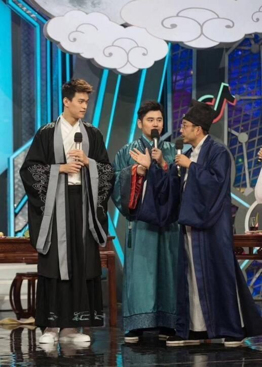孙杨登天天向上中秋节目见证稀世珍宝 因一句话上热搜