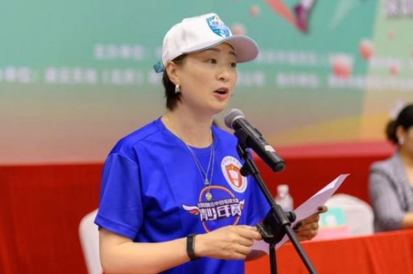 国羽未来之星齐聚鹏城 级羽毛球青少年业余赛事开赛