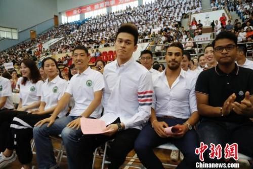 兼顾学业和夺金重任 孙杨：努力传承“兴体报国”