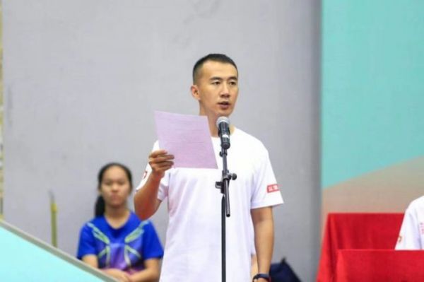 国羽未来之星齐聚鹏城 级羽毛球青少年业余赛事开赛
