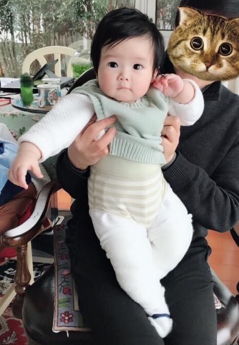王励勤爱女首曝光！眼睛萌娃超可爱 妻子赞力父爱如山