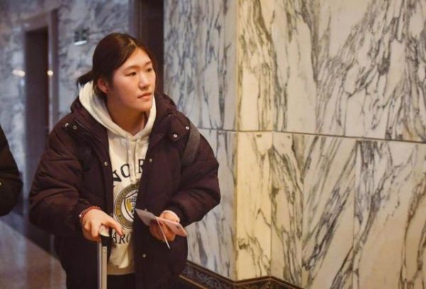代表叶诗文：建议修改体育法 关注职业运动员保障
