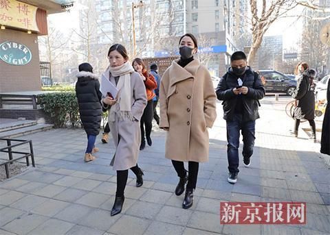 演员马苏现身法院递交诉状 起诉黄毅清诽谤罪