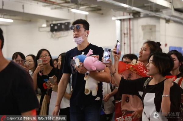 旗手的践诺！孙杨几经波折如愿赶上全运开幕式