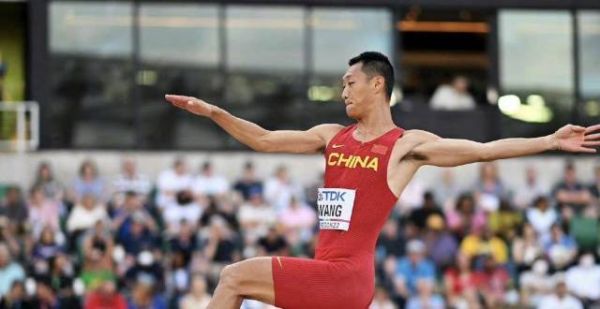 8米36！新飞人诞生，填补该项目首金，10年跳远生涯揭密！