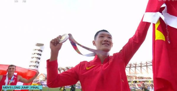 8米36！王嘉男夺得世锦赛跳远冠军，最后一跳逆袭，惊喜夺首金