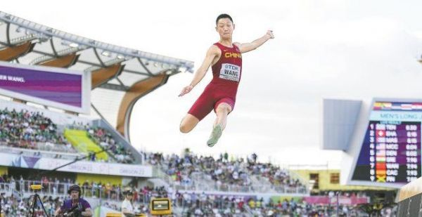最后一跳 跨越历史——王嘉男成为历史首位赢得世锦赛跳远冠军的亚洲选手