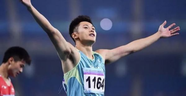 喜讯！谢震业强势晋级200米半决赛，人照样可以跑得很快