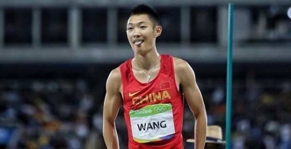 2022第200天，掌声送给为梦想努力奔跑的人，滕王阁无人机表演致敬