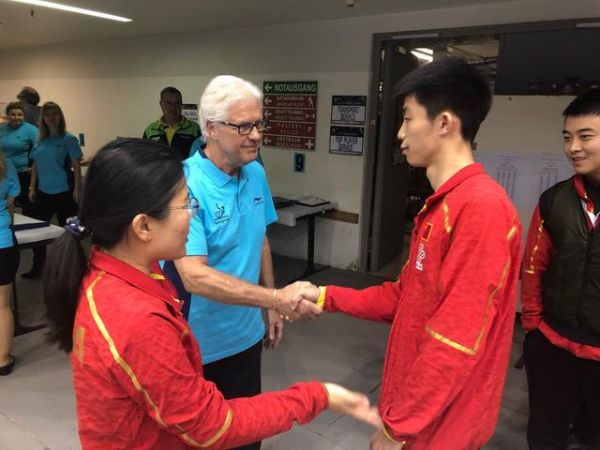 国乒新人输球拒与裁判握手 王皓带其道歉获谅解