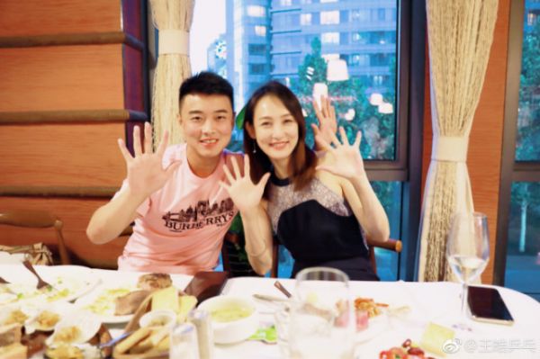 王皓整点祝爱妻生日快乐 两年同一时间够浪漫