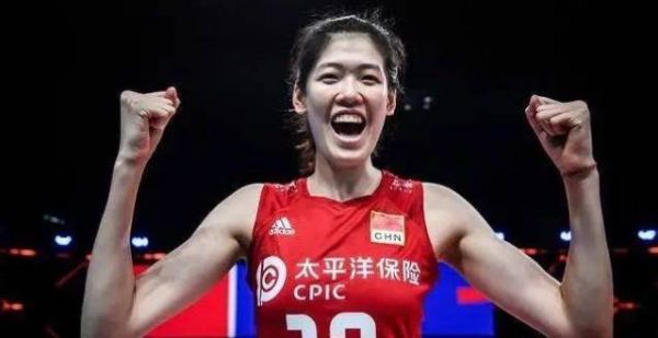 女排武器库更新！李盈莹黄金左手压轴，龚翔宇用神级吊球辅助