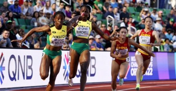 女子4X100接力队42秒93小组第四，无缘晋级决赛