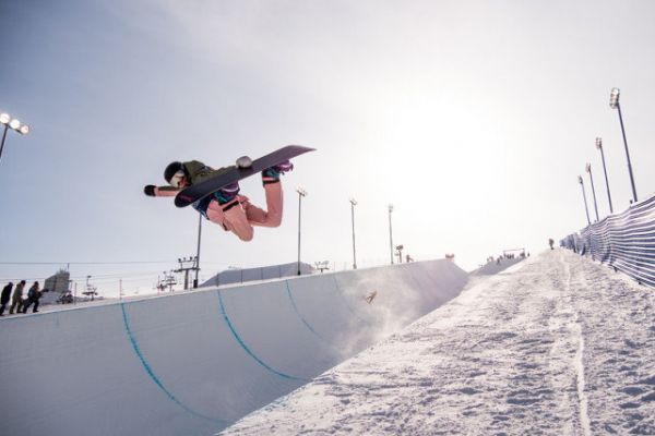 单板U型场地世界杯蔡雪桐摘银 男子前五日本占四席