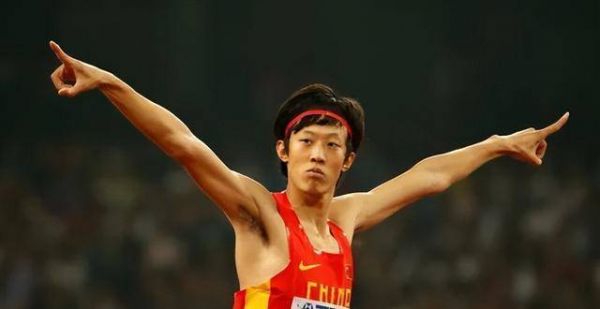 冲击2米40！张国伟自费训练参赛，坦言：夺冠后领奖台表演龙吸水