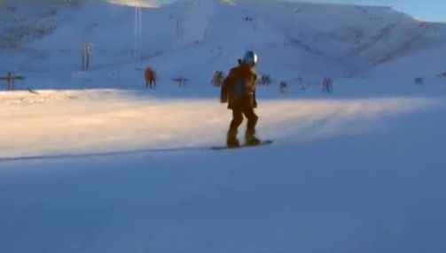 疯狂爷爱上滑雪 买房每天滑4小时已花20万