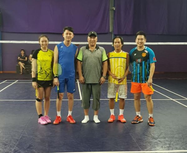 李永波现身马来西亚某俱乐引发猜测 网友：要执教马了？