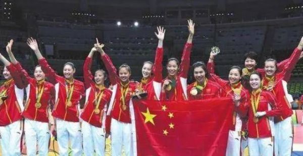 晚8点，女排正式官宣，郎平爱将重返队，球迷表示太意外