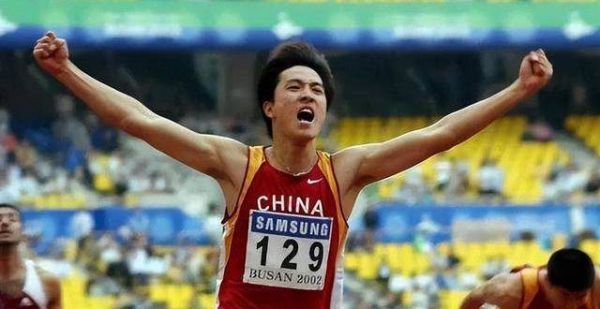 13秒18！亚洲历史第二！17岁田径天才太强，超越同时期刘翔