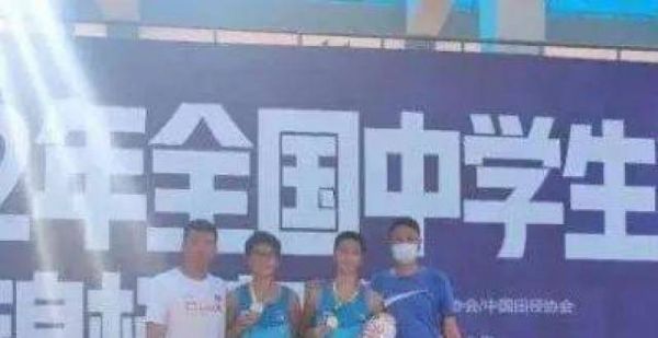 跨栏新星诞生：17岁少年拿下双冠，谦称同刘翔没有任何可比性