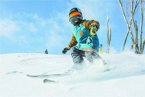 2岁滑单板3岁玩双板 6岁做三次手术 滑雪小神童不滑了？