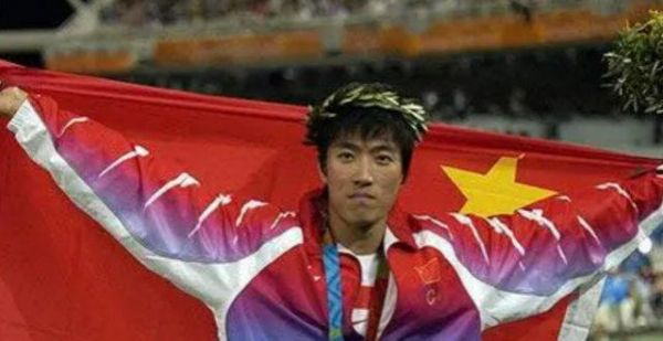 18年了，日报发声祝贺，网友齐聚刘翔微博送迟到的祝福！