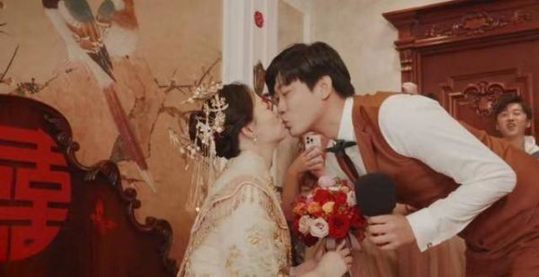 新婚快乐！又一排球名将步入婚姻殿堂 新娘貌美如花笑容甜美