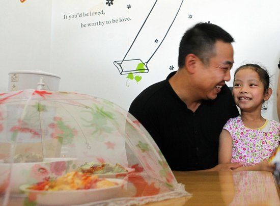 刘国梁欣慰张继科捐款：这体现他内心的升华