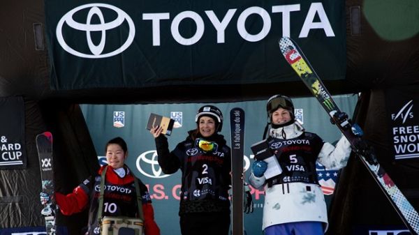自由式滑雪U型池资格赛 张可欣居首柴洪第七