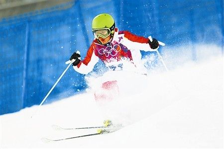 自由式滑雪U型池资格赛 张可欣居首柴洪第七